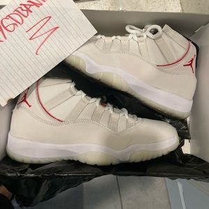 Air Jordan 11 Retro Platinum Tint / University Red